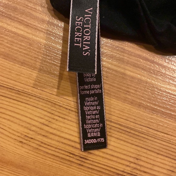 Victoria Secret Bra - Picture 3 of 3